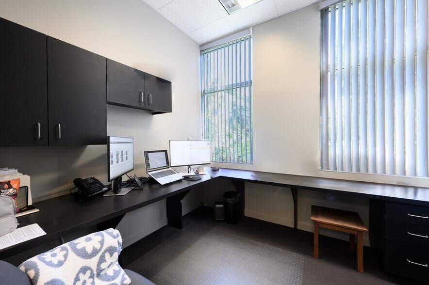 More Photos Of 9420 Bonita Beach Rd, Bonita Springs Office For Lease