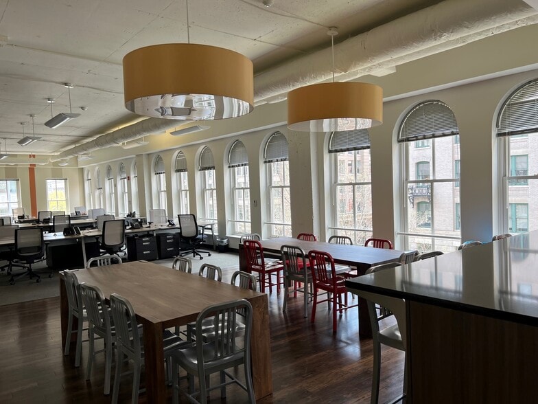 More Photos Of 401-409 7th St NW, Washington Office For Lease