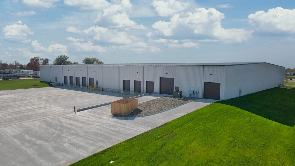 Primary Photo Of 1477 NE 67th Pl, Des Moines Distribution For Lease