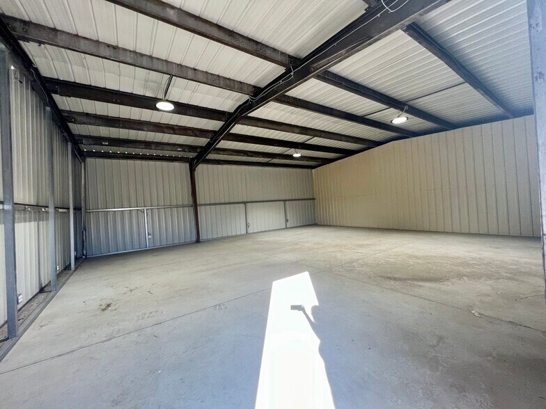 More Photos Of 731 E River Ave, Porterville Warehouse For Lease