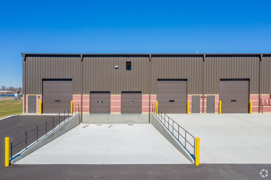 More Photos Of 2071 Phoenix Ave, Massillon Distribution For Lease