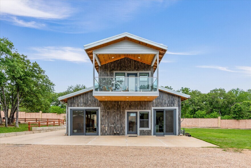 More Photos Of 1000 County Road 904, Joshua Golf Course Driving Range For Sale