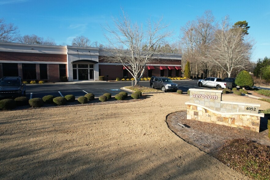 More Photos Of 4052 Thurmon Tanner Rd, Flowery Branch Flex For Lease