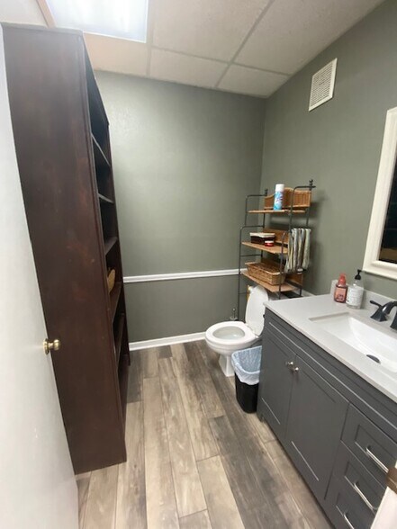 More Photos Of 5818 Balcones Dr, Austin Loft Creative Space For Sale