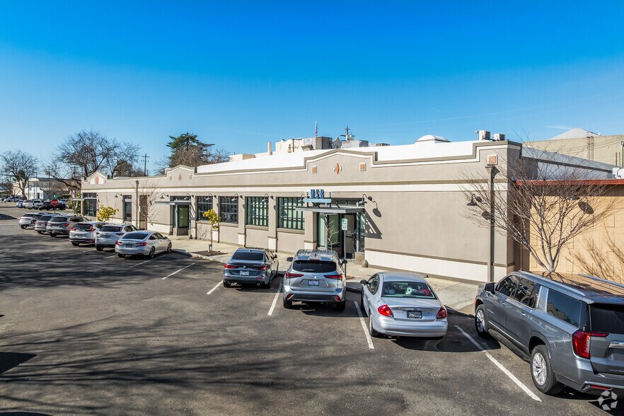 More Photos Of 427-433 College St, Woodland Office For Lease