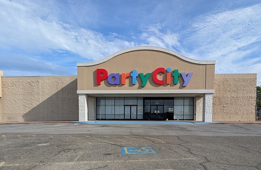 Primary Photo Of 1011-1013 Wal St, Longview Storefront Retail Office For Lease