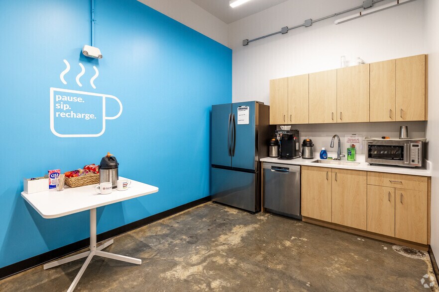 More Photos Of 204 12th St, Des Moines Office For Lease