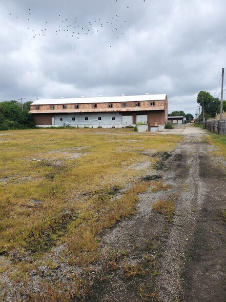 More Photos Of 2046 Keystone Dr, Springfield Industrial For Sale