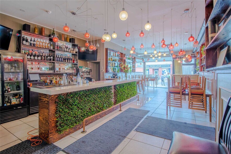 More Photos Of 62 Dunlop St W, Barrie Storefront Retail Residential For Sale