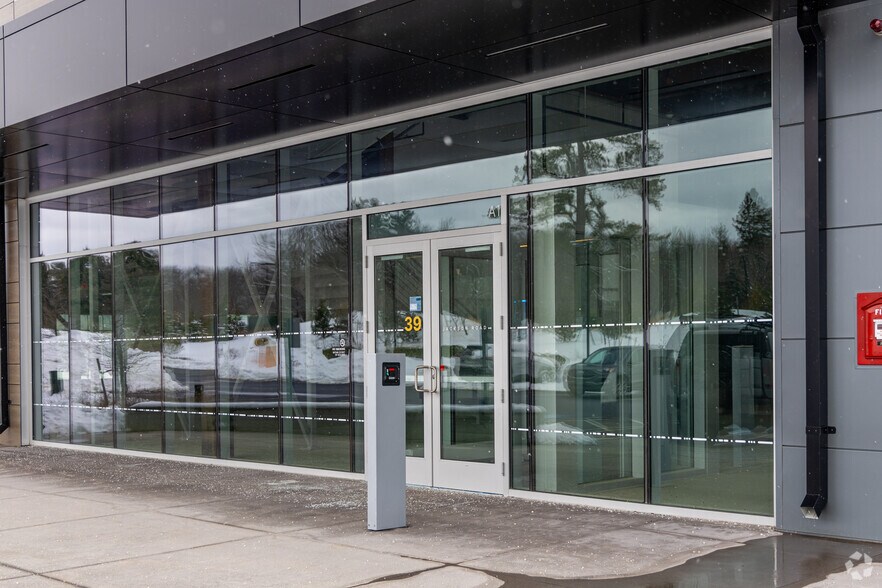 More Photos Of 39 Jackson Rd, Devens Flex For Lease