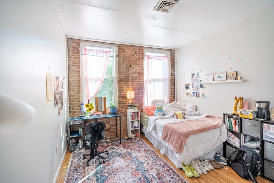 More Photos Of 31 Court St, Binghamton Storefront Retail Residential For Sale