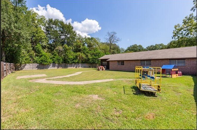 More Photos Of 806 Pershing Ave, Lufkin Daycare Center For Sale