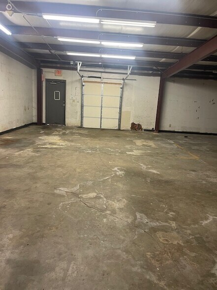 More Photos Of 6989 Stage Rd, Memphis Freestanding For Lease