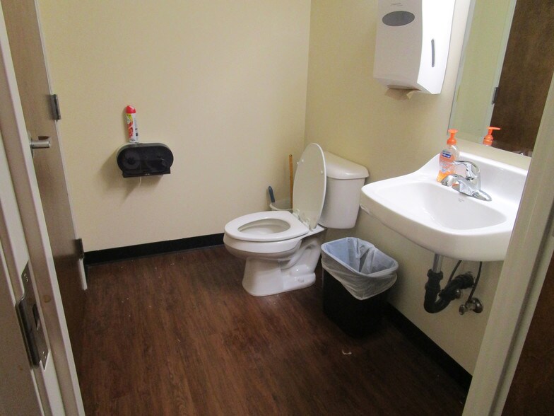More Photos Of 23 Forry St, Newark Office Residential For Lease