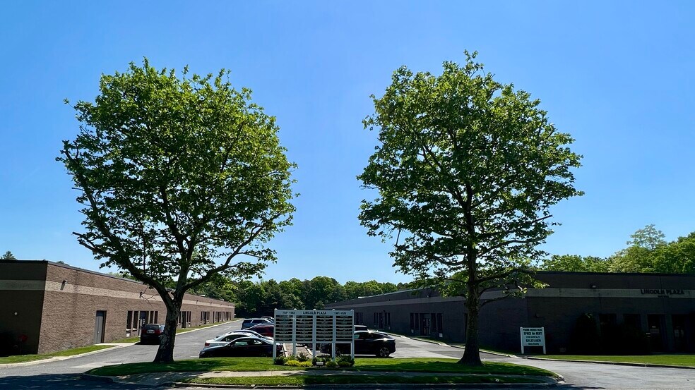 Primary Photo Of 1529-1557 Lincoln Ave, Holbrook Warehouse For Lease