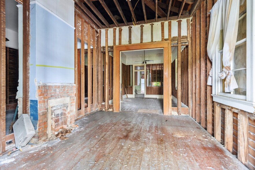 More Photos Of 3020-3032 Saint Claude Ave, New Orleans Office For Sale