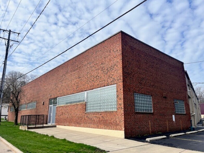 Primary Photo Of 4828 Schaaf Ln, Brooklyn Heights Warehouse For Lease