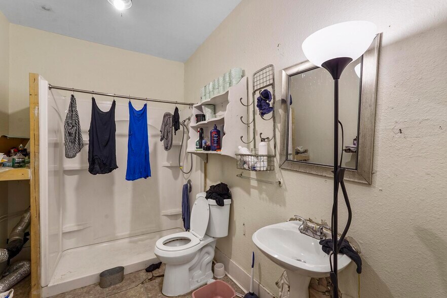 More Photos Of 505 S Washington St, Kaufman Storefront Retail Office For Sale