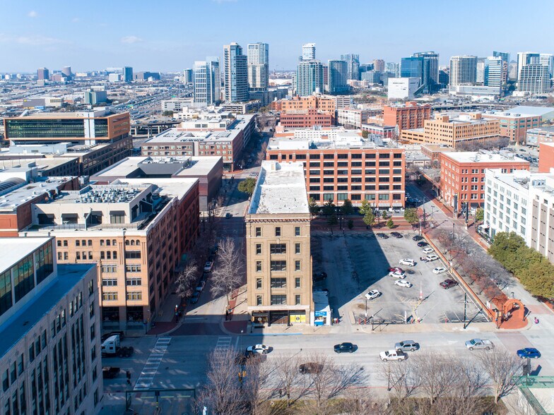 More Photos Of 601 Elm St, Dallas Office For Sale