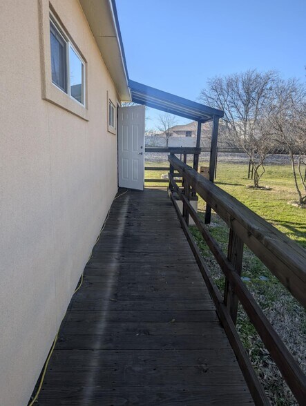 More Photos Of 429 N State Highway 342, Red Oak Office For Sale