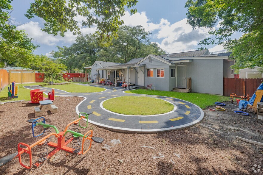 More Photos Of 24 Sycamore Ave, Charleston General Retail For Sale