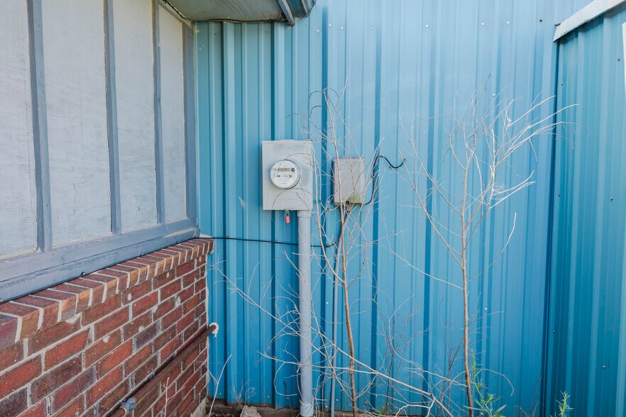 More Photos Of 3315 Central Ave, Winfield Warehouse For Sale