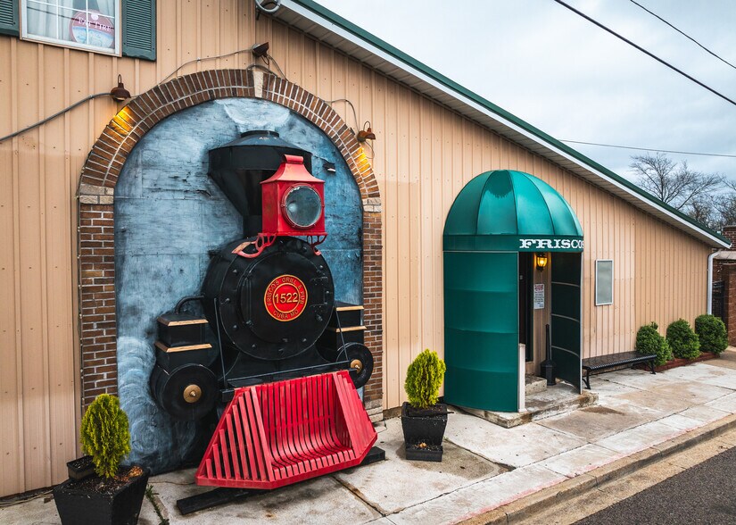 More Photos Of 121 S Smith St, Cuba Restaurant For Sale