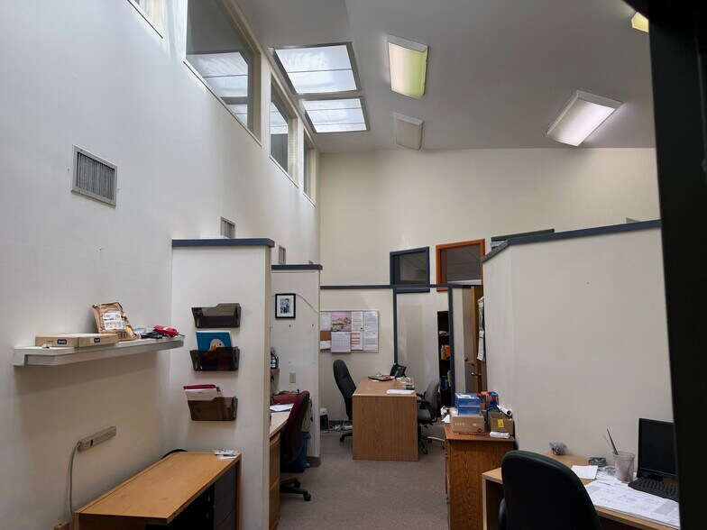 More Photos Of 104 Woodward Hill Rd, Edwardsville Office For Sale