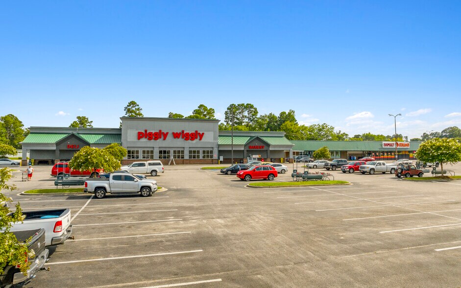 More Photos Of 208 E Mcintyre St, Mullins Supermarket For Sale