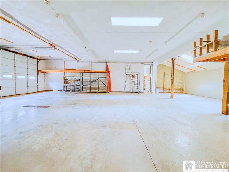 More Photos Of 699 Versailles Rd, Silver Creek Warehouse For Sale