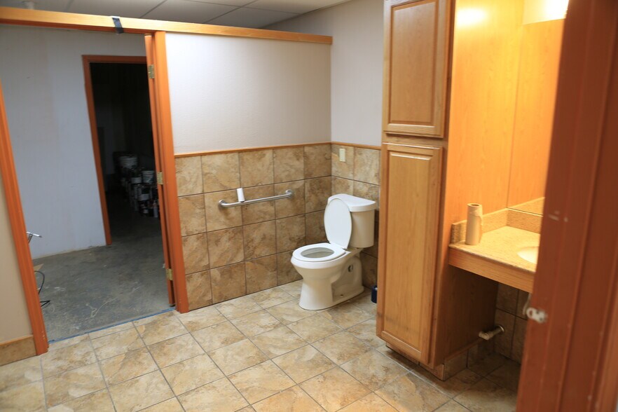 More Photos Of 706 Knickerbocker Rd, San Angelo Manufacturing For Lease