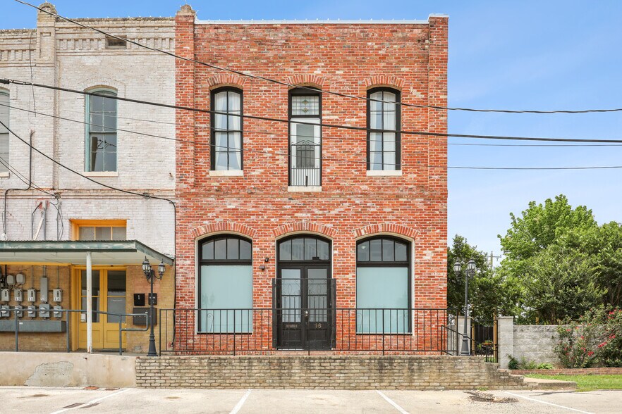 Primary Photo Of 4 Depot st, Elgin Hotel For Sale