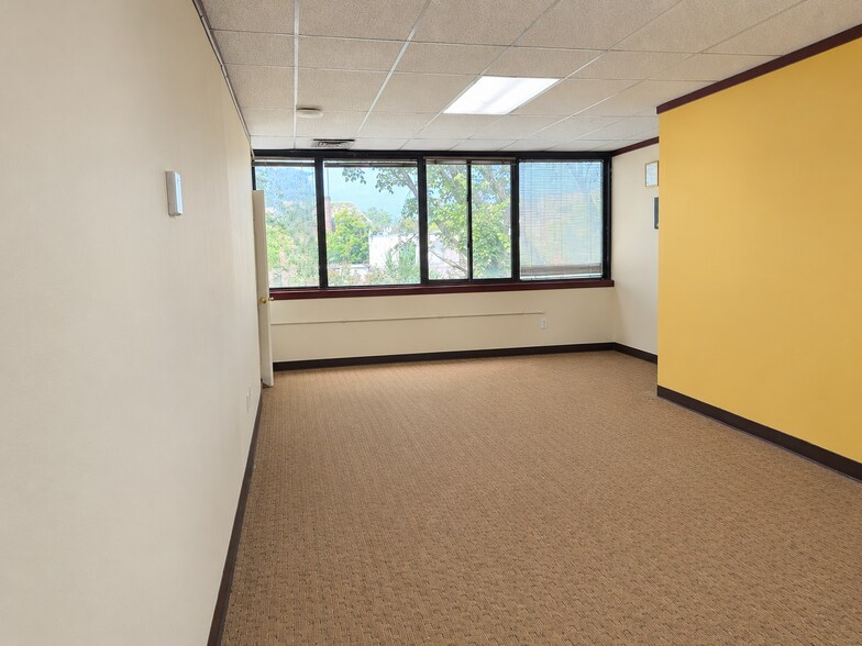 Primary Photo Of 25-27 Great Neck Rd, Great Neck Storefront Retail Office For Lease