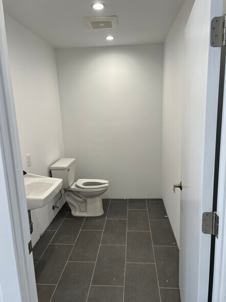 More Photos Of 921-925 Ofarrell St, San Francisco Restaurant For Lease