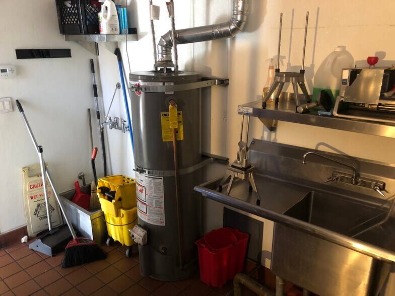 More Photos Of 26027 Eden Landing Rd, Hayward Storefront For Lease