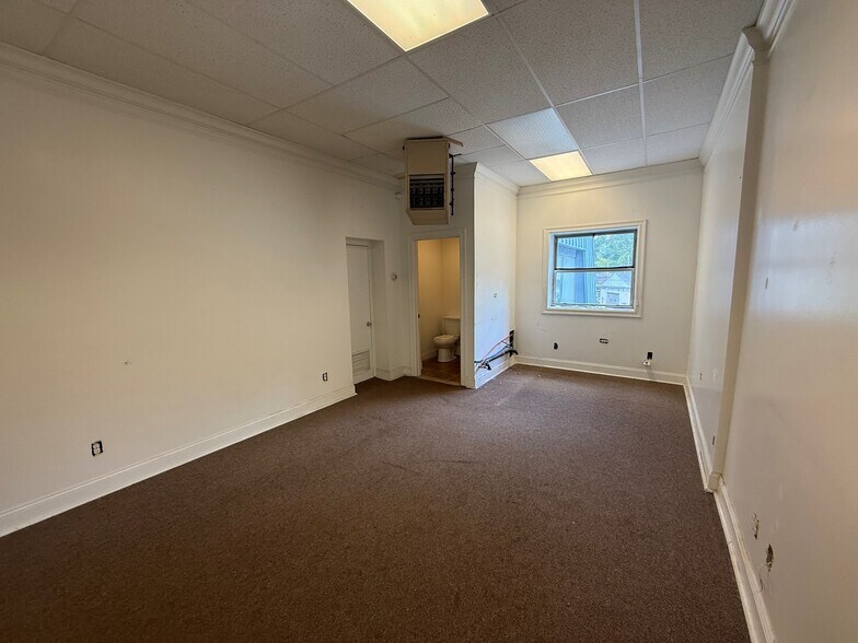 More Photos Of 1841 Babcock Blvd, Pittsburgh Warehouse For Lease