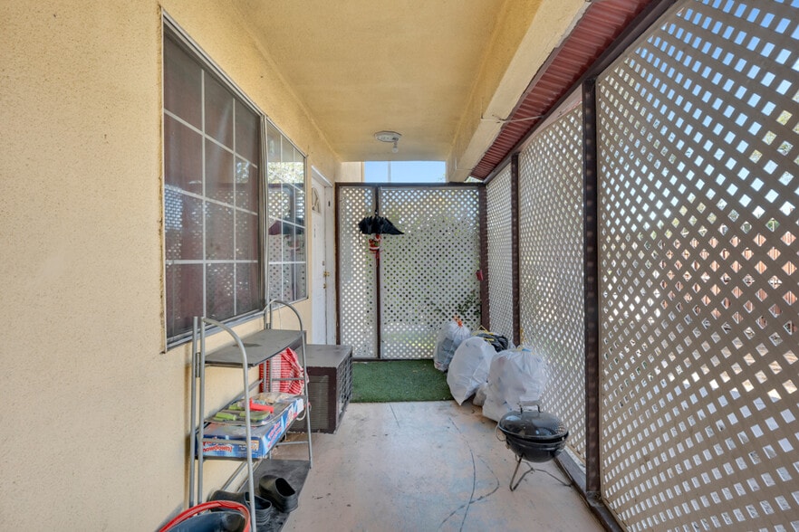More Photos Of 17945 Roscoe Blvd, Northridge Apartments For Sale