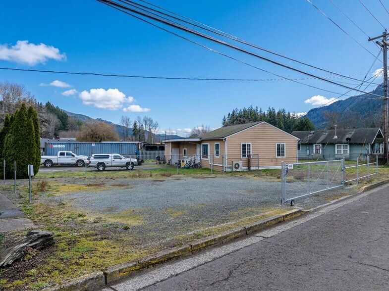 More Photos Of 101 E Main Ave, Morton Office For Sale