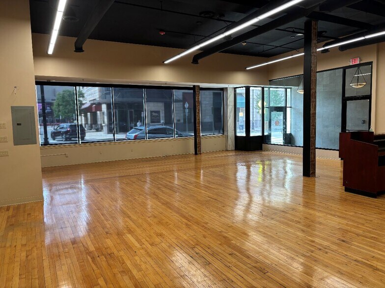 More Photos Of 1095 Main St, Springfield Office For Lease