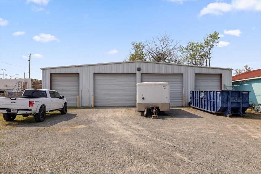 More Photos Of 1801 E 23rd St, Chattanooga Light Distribution For Lease