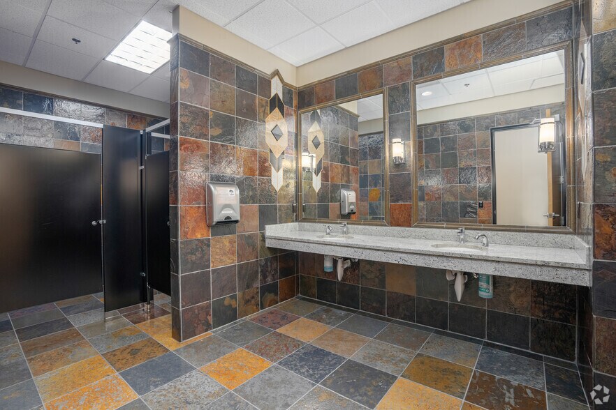 More Photos Of 18840 SW Boones Ferry Rd, Tualatin Office For Lease