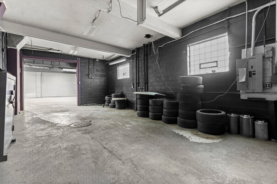 More Photos Of 5420 Oakman Blvd, Dearborn Warehouse For Sale