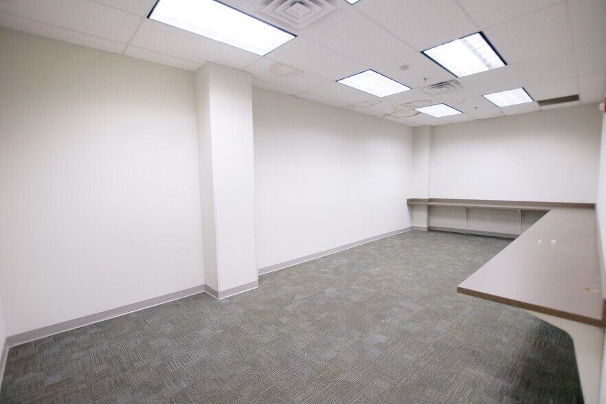 More Photos Of 22 Old Canal Dr, Lowell Light Manufacturing For Lease