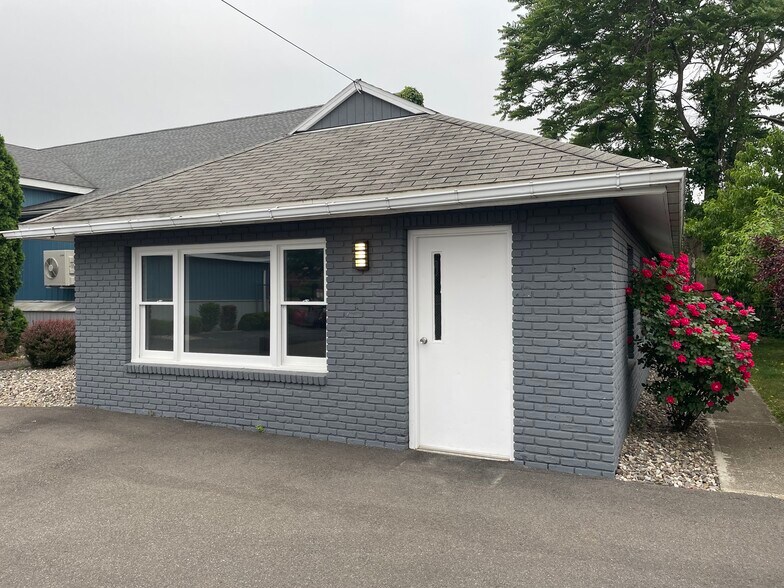 More Photos Of 85 Ten Broeck Ave, Kingston Office For Lease