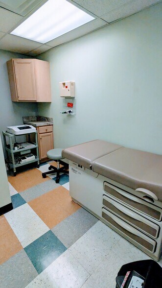 More Photos Of 1151 S 4th St, Louisville Medical For Lease