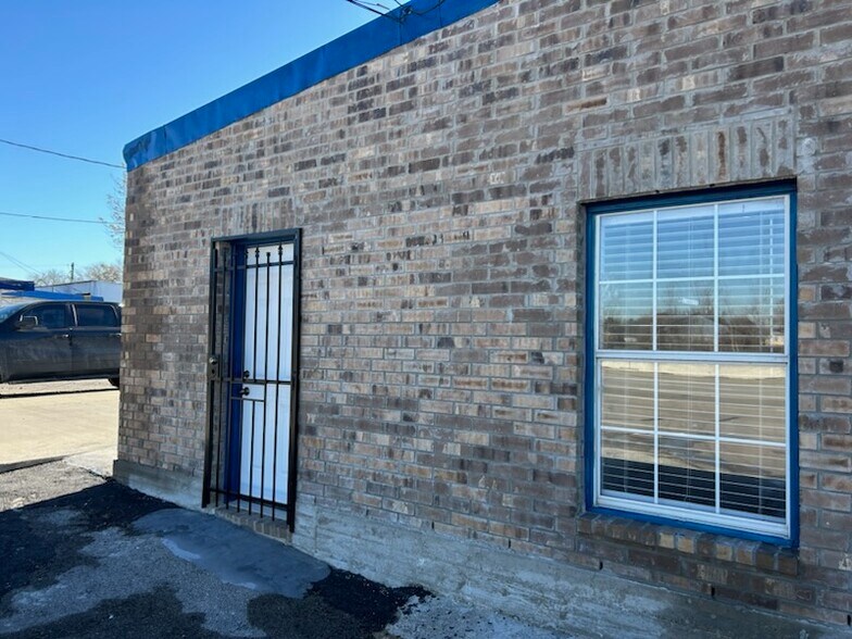 More Photos Of 14241 Main St, Houston Service For Lease