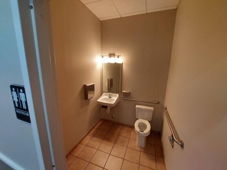 More Photos Of 4210 N Roxboro Rd, Durham Coworking Space