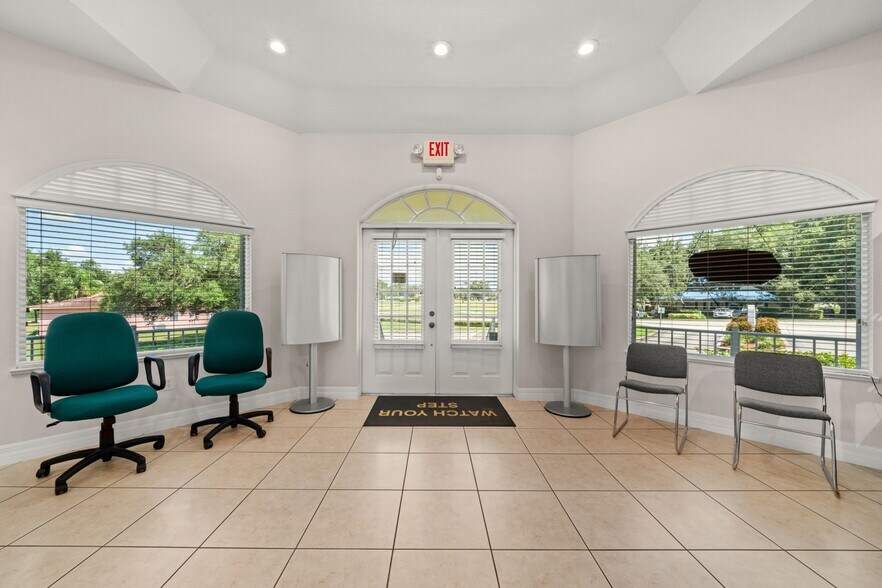 More Photos Of 405 W Interlake Blvd, Lake Placid Office For Sale