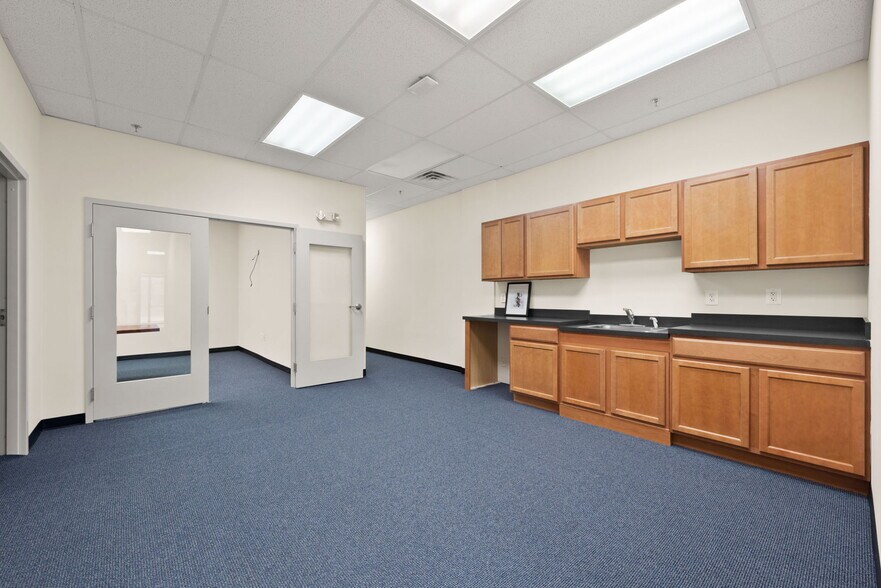 More Photos Of 3619 Richmond Hwy, Stafford Light Distribution For Sale
