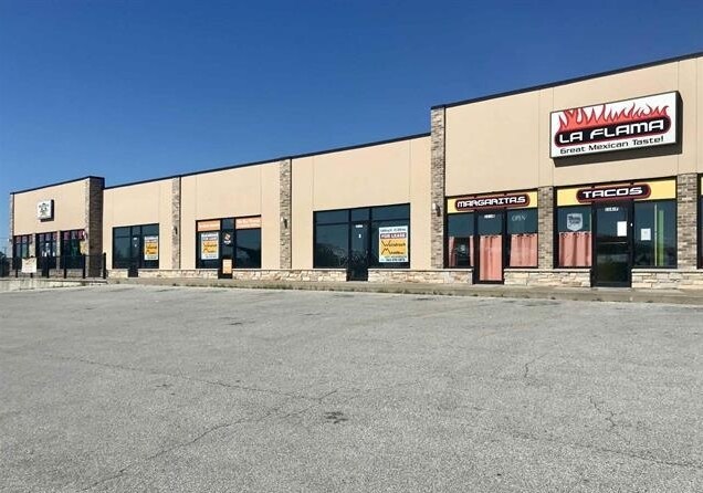 More Photos Of 114 Myrtle St, Davenport Storefront For Lease